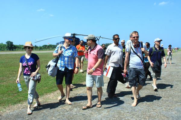 connConnaissance de Ceylan with
Helitours